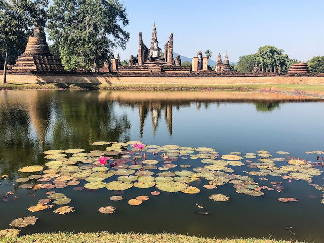 🏛️🌿 SUKHOTHAI WEEKEND ESCAPE: Where Ancient Kingdoms & Lotus Ponds Await! 