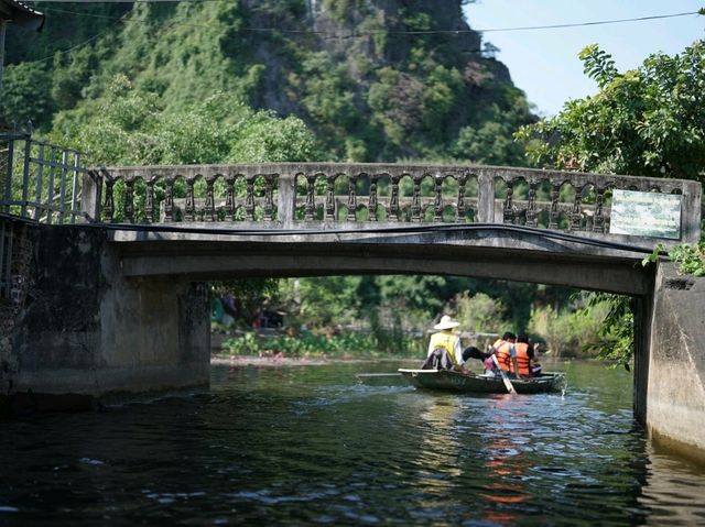 ล่องเรือที่พายด้วยเท้ากับธรรมชาติสวยงาม