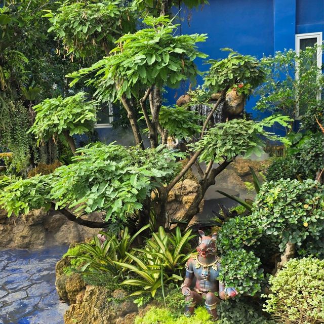  วัดร่องเสือเต้น Blue Temple
