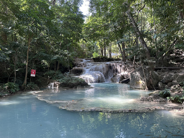 【Erawan Falls｜エラワンの滝】  “7段の滝を歩く旅。”エメラルドグリーンの楽園で、時間を忘れる。