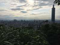 🏞️ 台北象山｜城市中的綠意秘境，俯瞰101的絕佳視角 