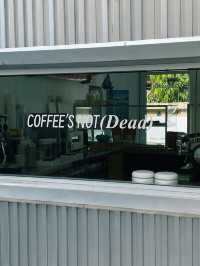 Waikiki Coffee Wave - คาเฟ่สไตล์บีชคลับ
