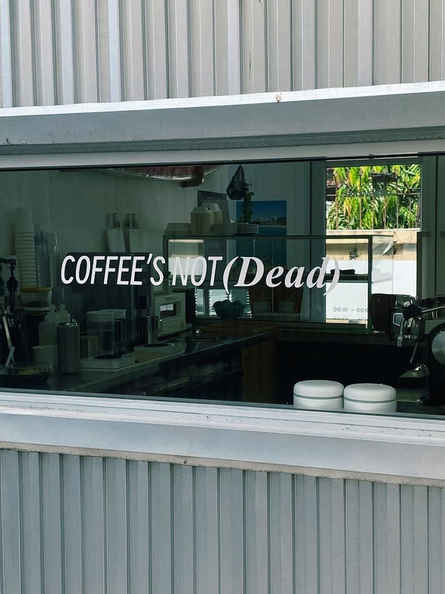 Waikiki Coffee Wave - คาเฟ่สไตล์บีชคลับ