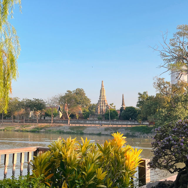 คาเฟ่เรือนไทยริมน้ำอยุธยา