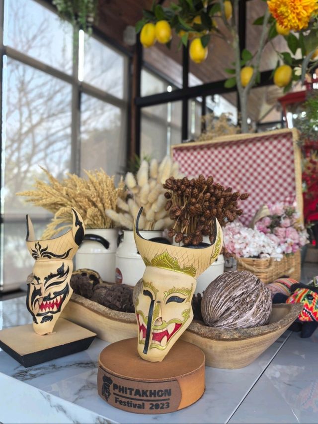 คาเฟ่ลับกลางสวนที่ตากฟ้า 