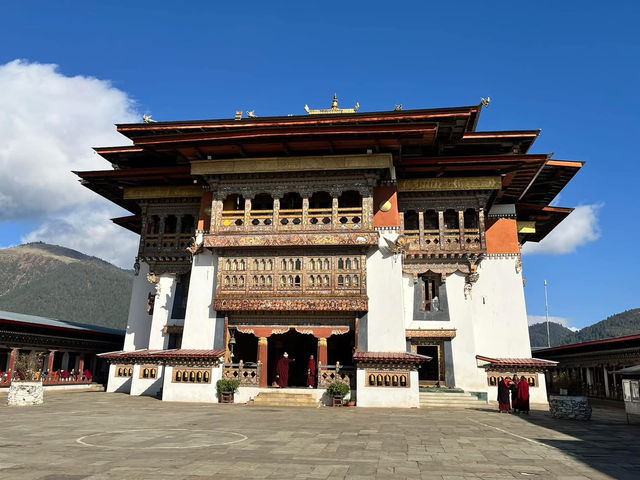 Phobjikha Valley – Blue Skies & Quiet Beauty 