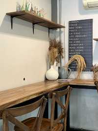 【バンコク】アーリーのゆったりカフェ「Poet House Cafe」