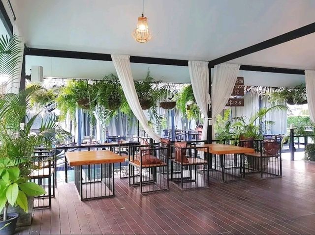 จ้วด คาเฟ่ ริมถนนเลี่ยงเมืองขอนแก่น ชิว สบายสบาย