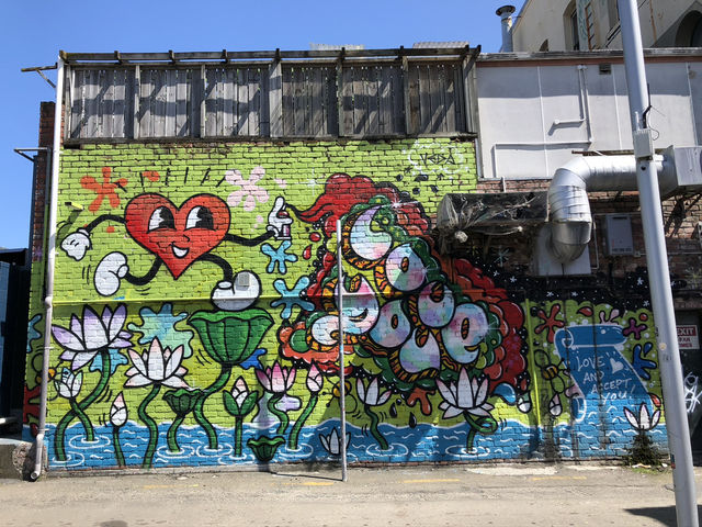 Wall art 巡り！ 