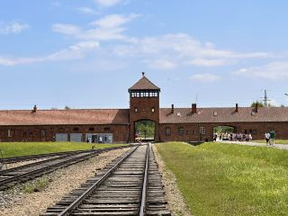 [Auschwitz II] — A place to face the reality of the past. A space of memory and prayer that resonates in silence —