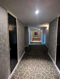 “Charming Retro Retreat: Spacious Family Suites with Heartfelt Service”