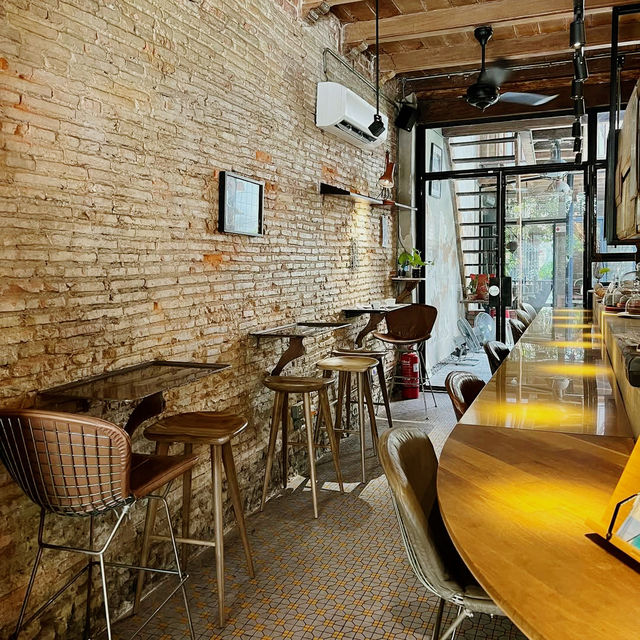 A Hidden Gem of Comfort and Craft