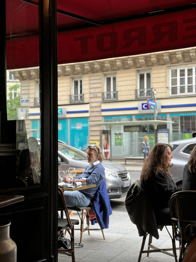 Paris hotel at the perfect location!