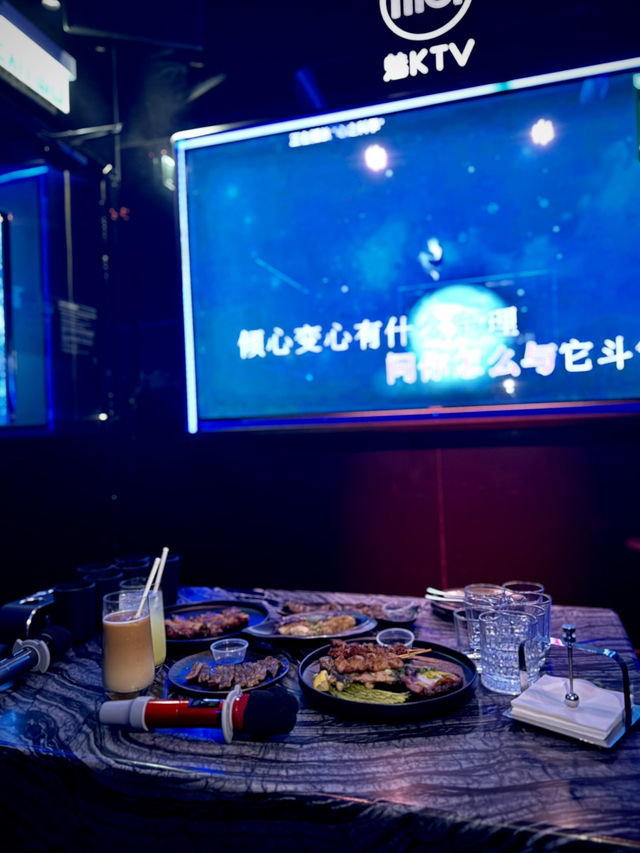 Let's enjoy the futuristic Luxury KTV experience here❤️