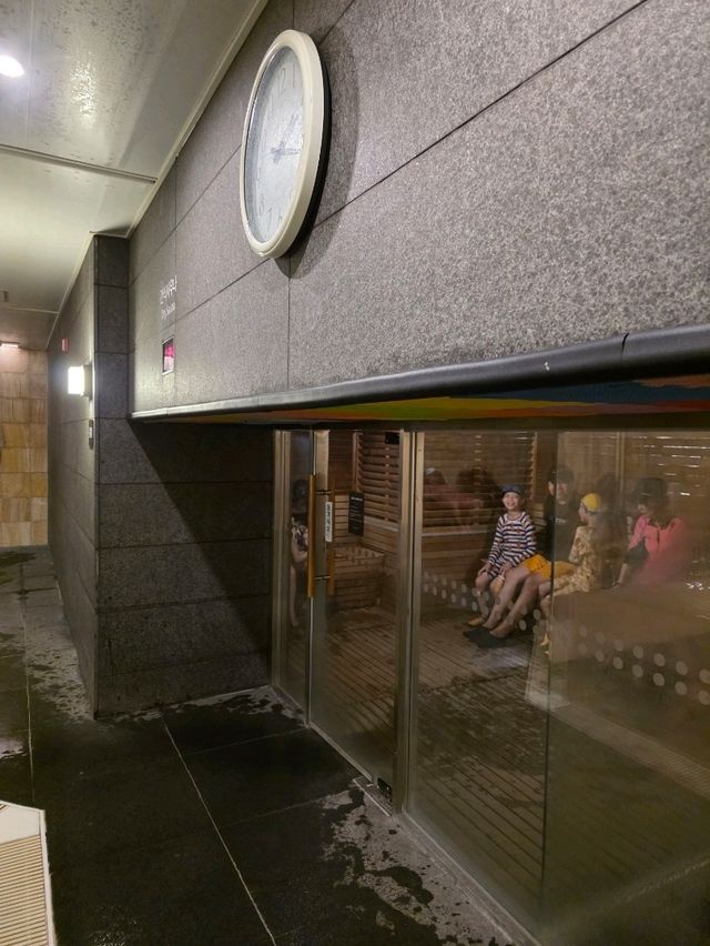 자연 속 고요한 휴식 공간