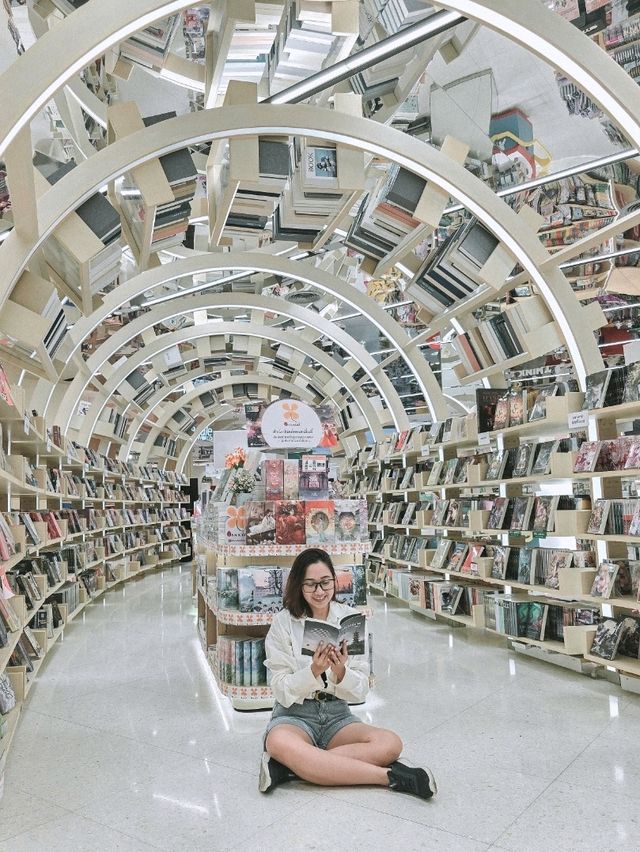 Minimalist Vibes at B2S Think Space 📸✨