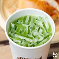 คาเฟ่เบเกิ้ลโฮมเมดในหมู่บ้านย่านประชื่น