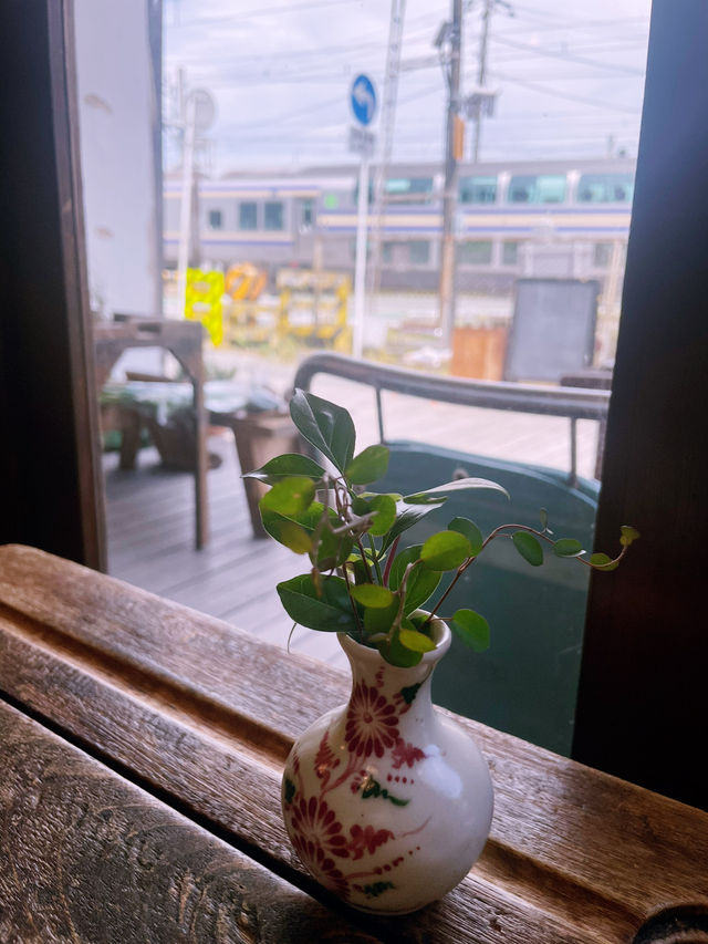 【神奈川県/鎌倉　目の前は線路🛤️電車を眺めながら東南アジア料理が食べられるお店🍽️】