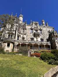 【レガレイラ宮殿（Quinta da Regaleira）｜シントラの“魔法の庭園と謎めく宮殿”】