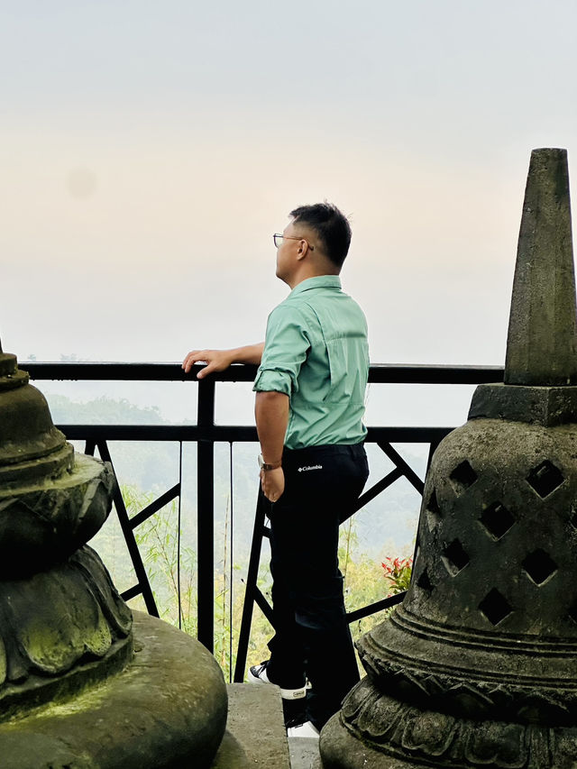 Must-see Borobudur Temple at dawn! 