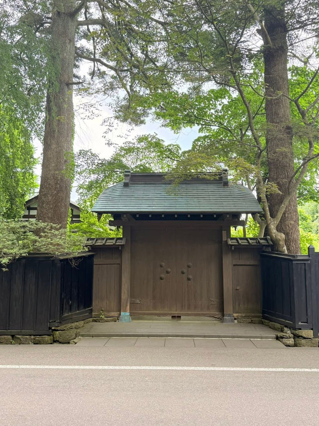 🏯 Kakunodate: Where Samurai Ghosts Walk Beneath 400 Cherry Trees!