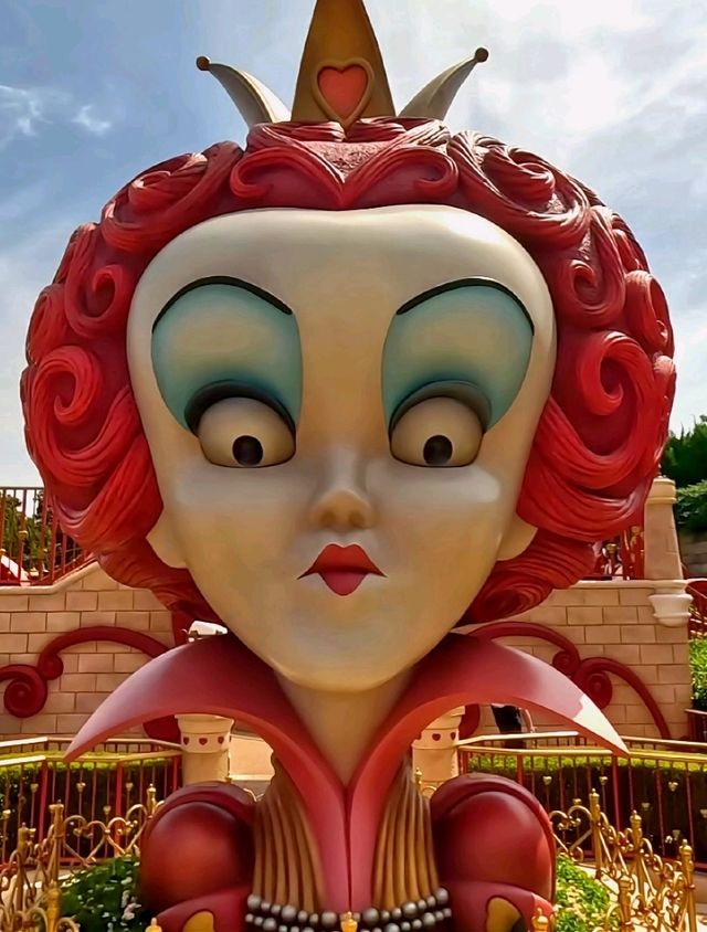 Get lost in Alice in Wonderland Maze!