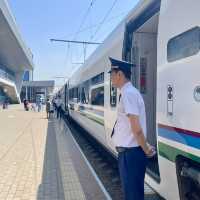 【ウズベキスタン】おもてなし満点✨ 快適✨長距離移動は高速鉄道✨