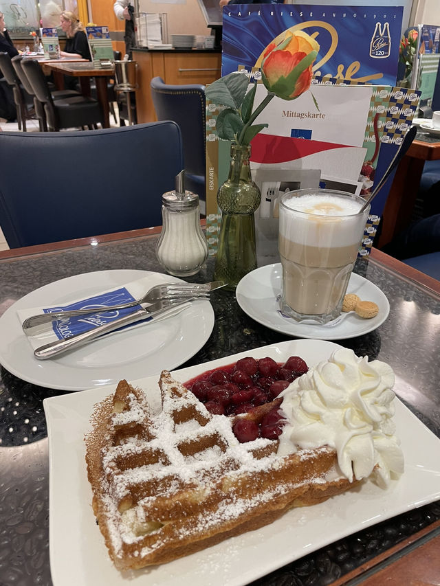 🍰✨ 쾰른에서 달콤한 휴식을 — Cafe Riese ✨☕
