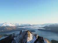 紐西蘭｜ Wanaka｜清晨攻頂看日出，一次收藏雪山、湖景與曙光🌄❄️