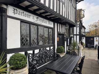 600年の歴史を持つ幽霊宿、ライのマーメイド・イン。