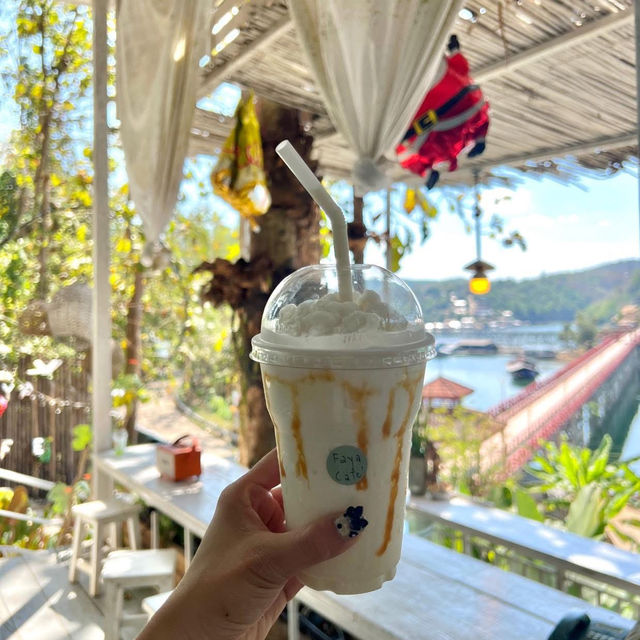 ☕️✨ Faya Cafe’ Sangkhlaburi – คาเฟ่มินิมอล 