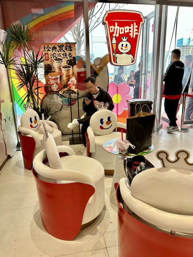 From Jingle to Journey: Inside the Mixue Flagship Store in Zhengzhou