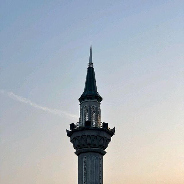 Tranquility in Transit: Masjid Sultan Abdul Samad KLIA