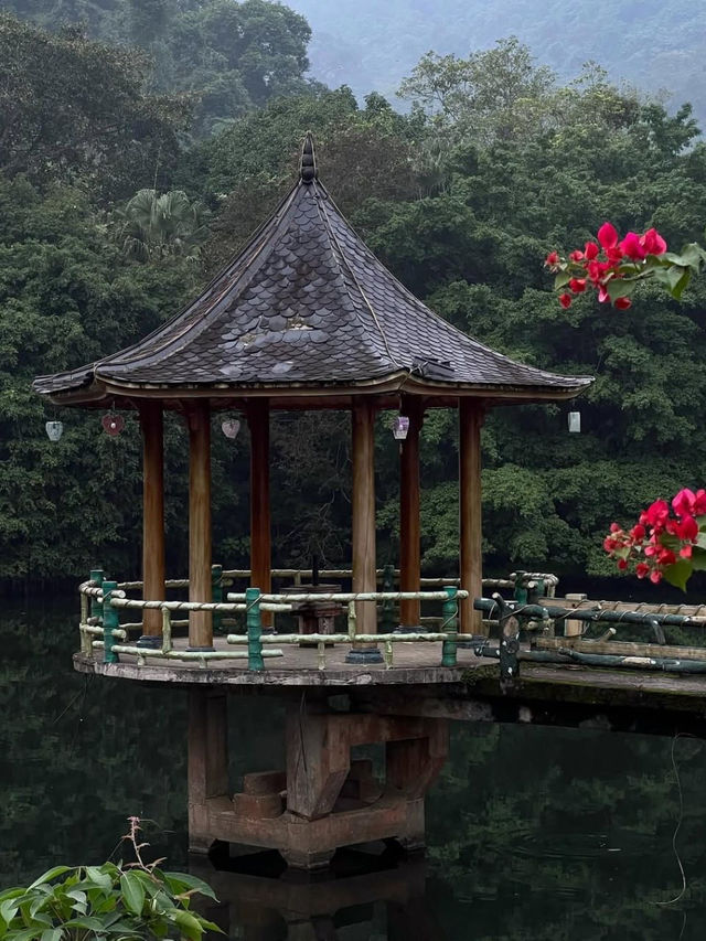 evokes serenity and timelessness