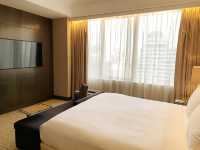 オーチャードの中心で極上のくつろぎを — Singapore Marriott Tang Plaza Hotel