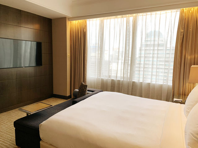 オーチャードの中心で極上のくつろぎを — Singapore Marriott Tang Plaza Hotel