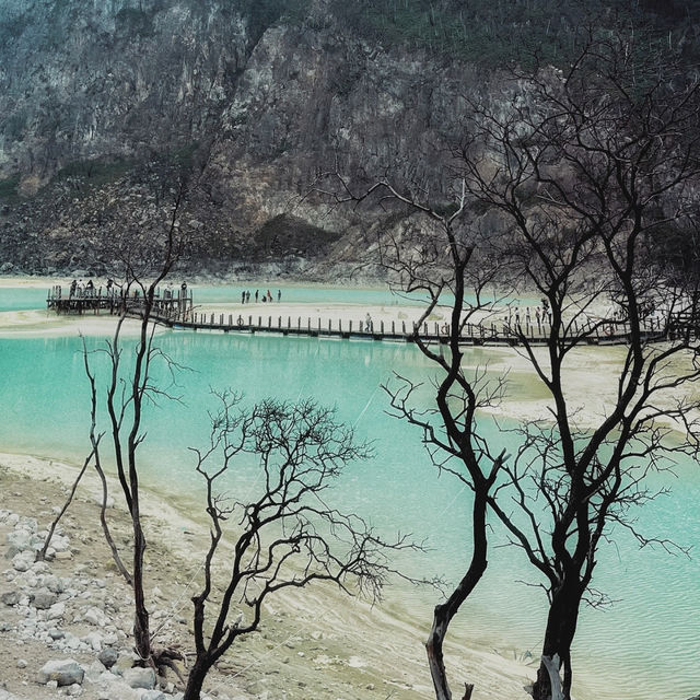 Mist and Magic: Kawah Putih’s Ethereal Embrace