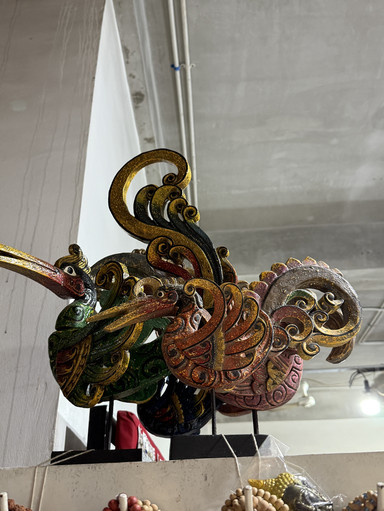 バリ島ウブド市場｜多彩な木彫りアート——職人の彫刻に宿る魂と神々