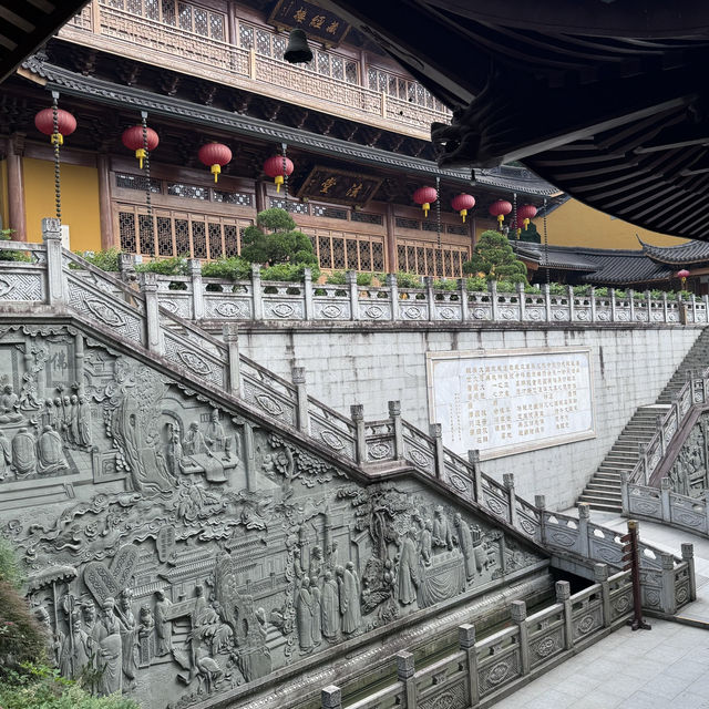 Hangzhou’s Temple Glow✨