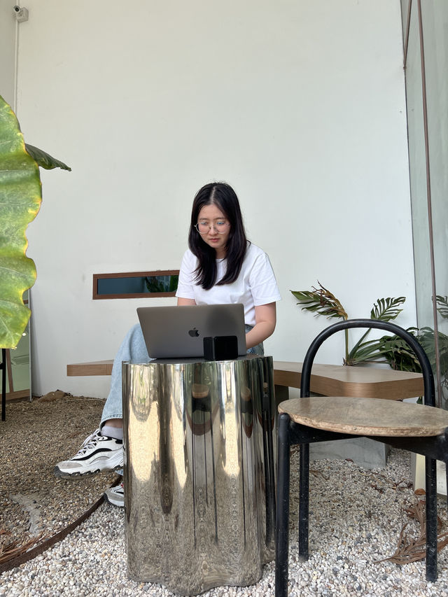 คาเฟ่มินิมอลในชลบุรี เค้กอร่อย ทำงานเพลินๆ คาเฟ่มินิมอลในชลบุรี เค้กอร่อย ทำงานเพลินๆ