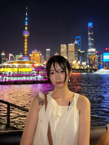 閃閃發光的外灘夜景