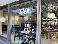 Stylish Break in Aoyama 🪑✨