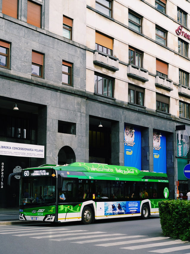 🚌 Milan: Busy Streets with Easy Transport