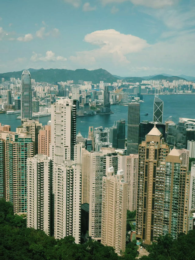 🌄🚋 Riding to the Clouds on The Peak Tram, Hong Kong 🌆✨ 