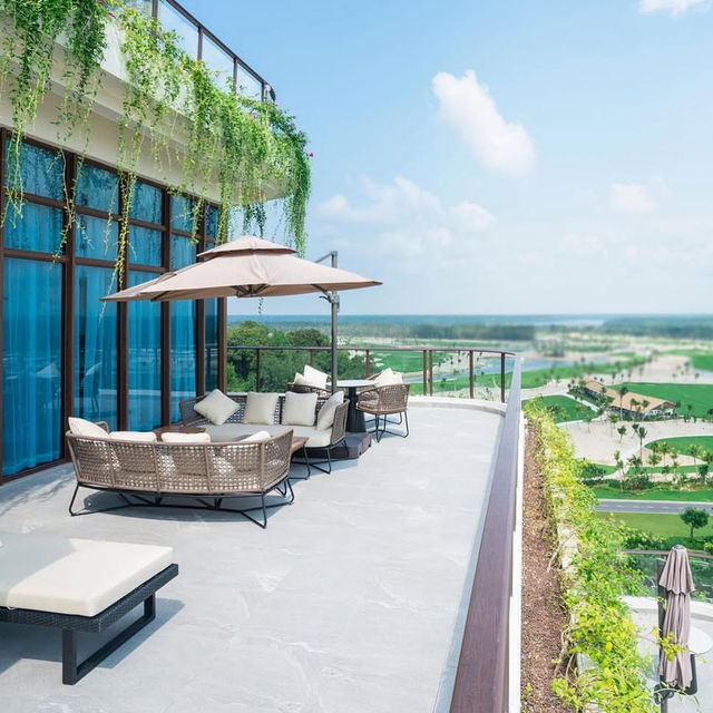 Forest City Golf Hotel: Your Luxe Getaway in Nature 🌳⛳