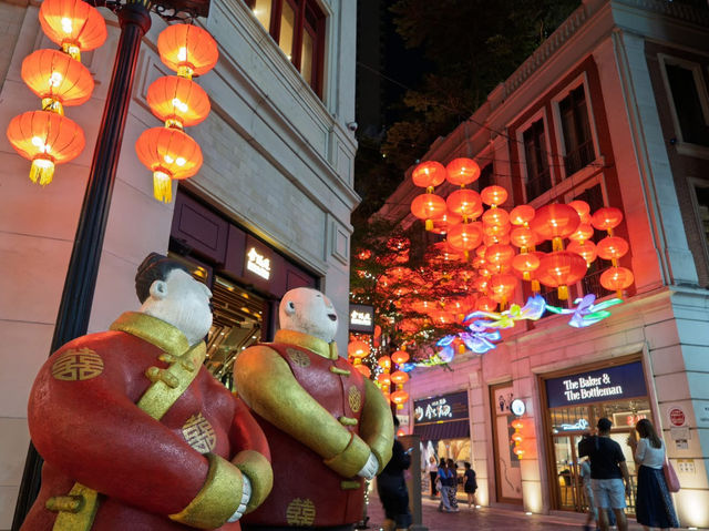 A Tapestry of Light: The Dazzling Soul of Lee Tung Avenue 