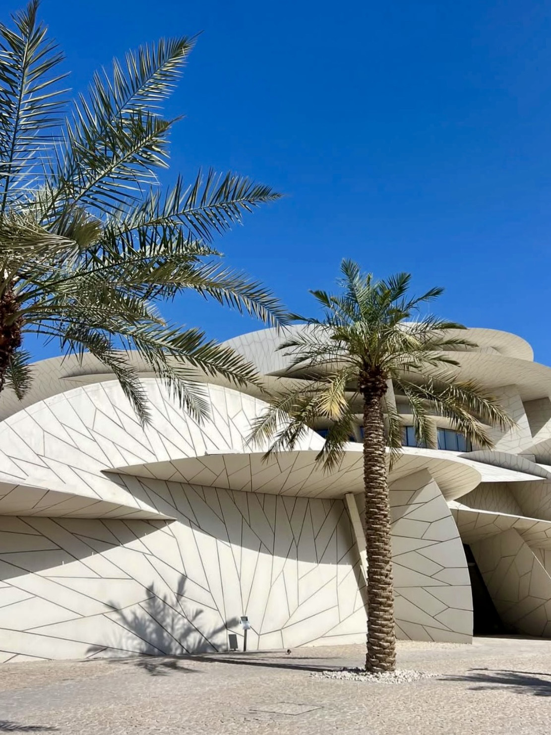 🏝️ Một chuyến tham quan kiến ​​trúc hiện đại ở Doha, Qatar, với điểm nhấn là ý tưởng 🐪Hoa hồng sa mạc do kiến ​​trúc sư Jean Nouvel thiết kế🌹