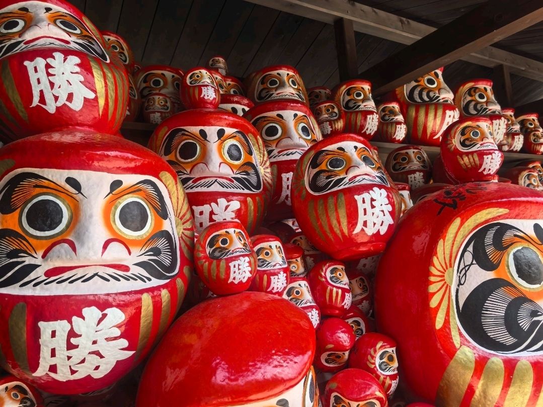 🏮 大阪秘境！勝尾寺——被數萬紅色達摩包圍的「勝運」聖地🙏｜Trip.com