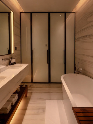 Discovering Shanghai in Style: Staying at the Shanghai EDITION 🏙️✨
If you’re looking for a hotel that nails both luxury and location, the Shanghai EDITION is the place to be! Located right on No. 199 Nanjing East Road, you’ll wake up to glorious views of the Bund and Oriental Pearl Tower — seriously, just pull back the curtains and soak it all in. Rooms here are modern, spacious, and crafted for comfort, with clean lines and a signature hotel scent that instantly feels exclusive.
Top Spot to Sleep: the Shanghai EDITION
Why it’s a must: High ceilings, sleek design, comfy beds, and THAT mesmerizing downtown view. You’ll be steps from shopping, food galore, and all the Shanghai action — making it easy to do your sightseeing on foot or by easy metro access.
Pro Tips:
· Room request: For the best views, ask for an upper floor room facing the Bund — it’s worth it!
· Soundproofing isn’t perfect, so pack earplugs if you’re a light sleeper.
· Check-in can be hit-or-miss for room availability, so try arriving a bit later in the afternoon for smoother service.
· Staff are friendly but sometimes slow to respond — a little patience goes a long way!
Getting Around: The hotel is right by Nanjing Road East metro (Line 2 & 10), perfect for zipping to Yu Garden, Pudong, or even the airport.
Food: The EDITION has its own stylish restaurants and rooftop bars, but you’re also steps from local dumpling joints and cafes. Don’t miss Jianbing for breakfast from nearby street vendors.
Best season: Spring or autumn — not too hot, not too rainy. Bring a light jacket for evenings.
#ShanghaiHotels #TheBundViews #ShanghaiEdition #TravelTips #Tripcom