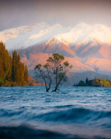 🌊 Lake Wānaka, New Zealand — Where Mountains Meet Mirror-Perfect Waters